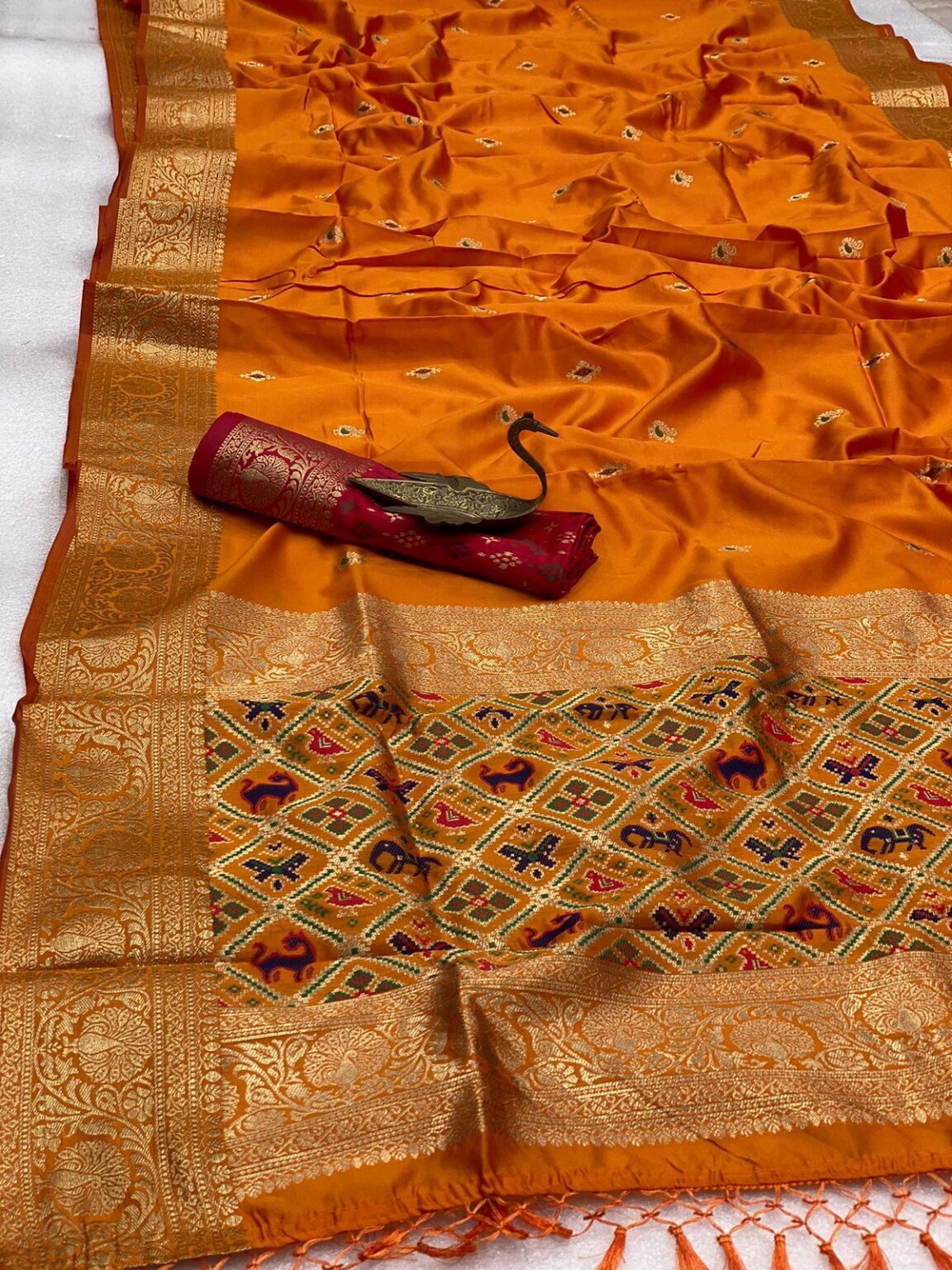 heavy-banarasi-patola-pattern-saree-disami-trends